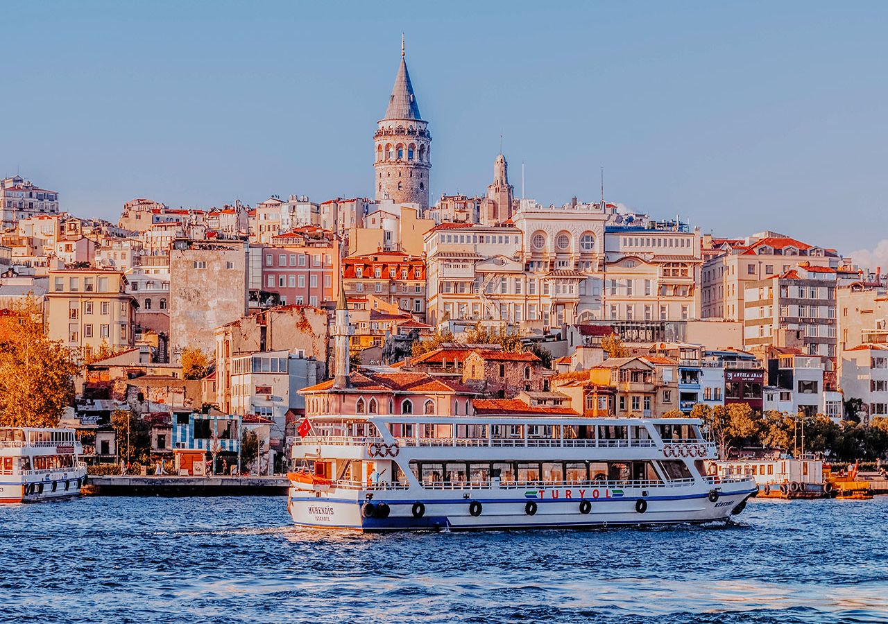Istanbul Bosphorus Cruise 90-Minute Roundtrip with Audio Tour