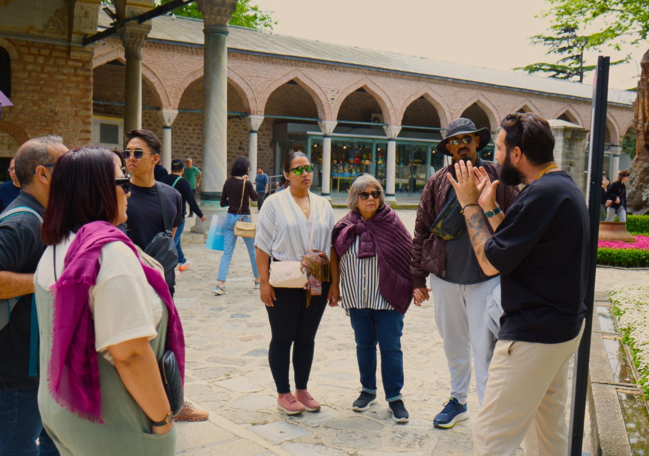 Topkapi Palace & Harem Fast Track Admission & Highlights Tour by an Official Guide